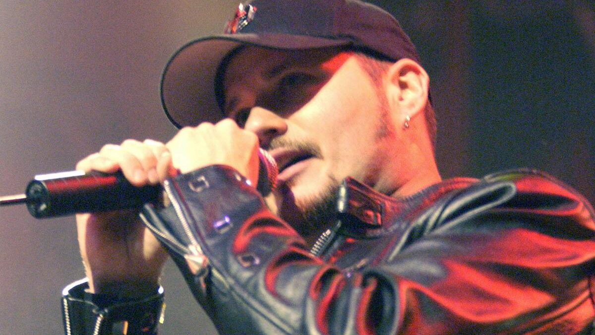 Ripper Owens lamenta que Judas Priest tenha apagado sua era, mas celebra a diversão
