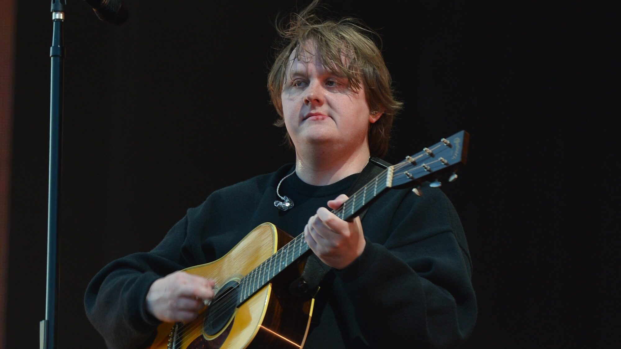 Lewis Capaldi anuncia novo álbum e fala sobre saúde mental no TRNSMT 2026