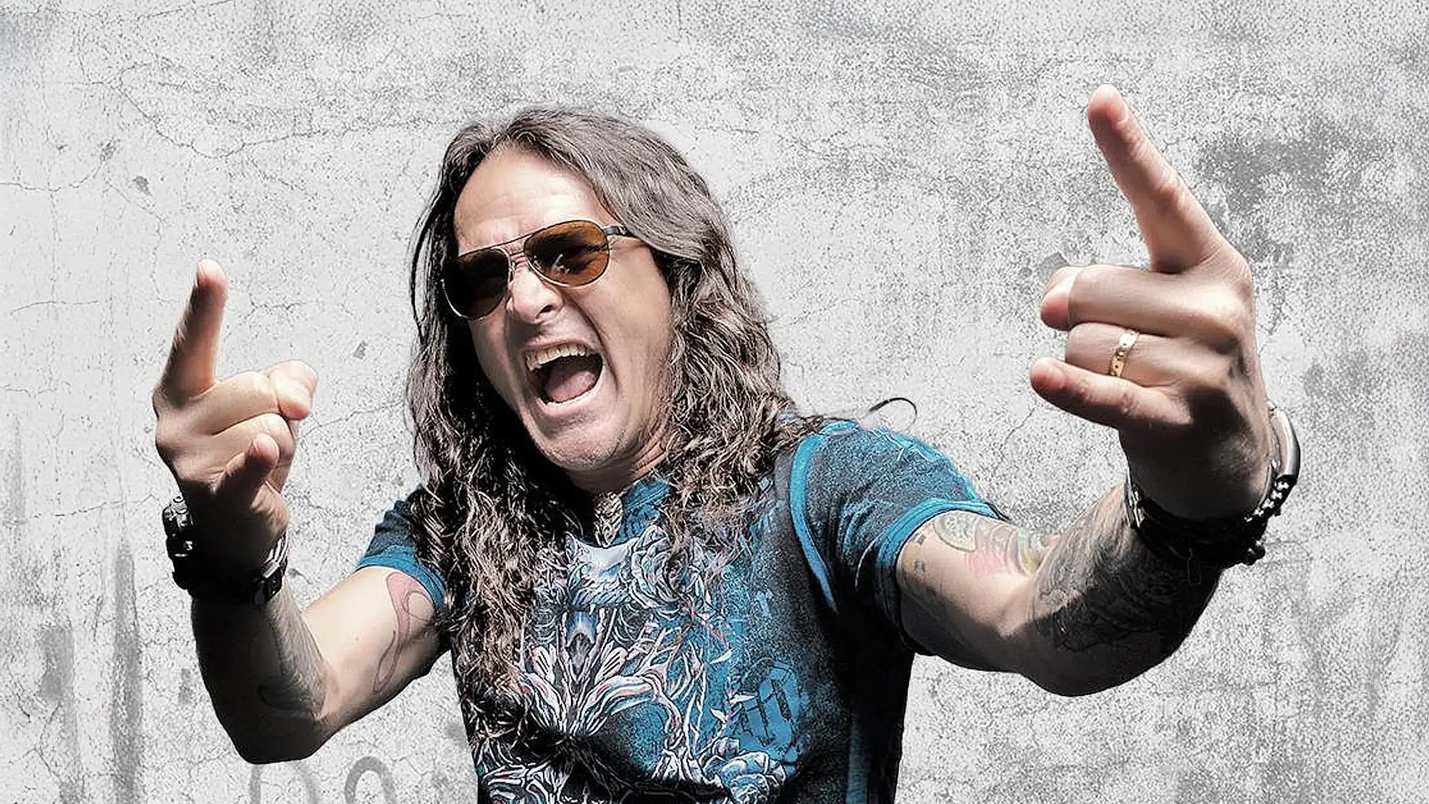 Aquiles Priester é batizado na Califórnia