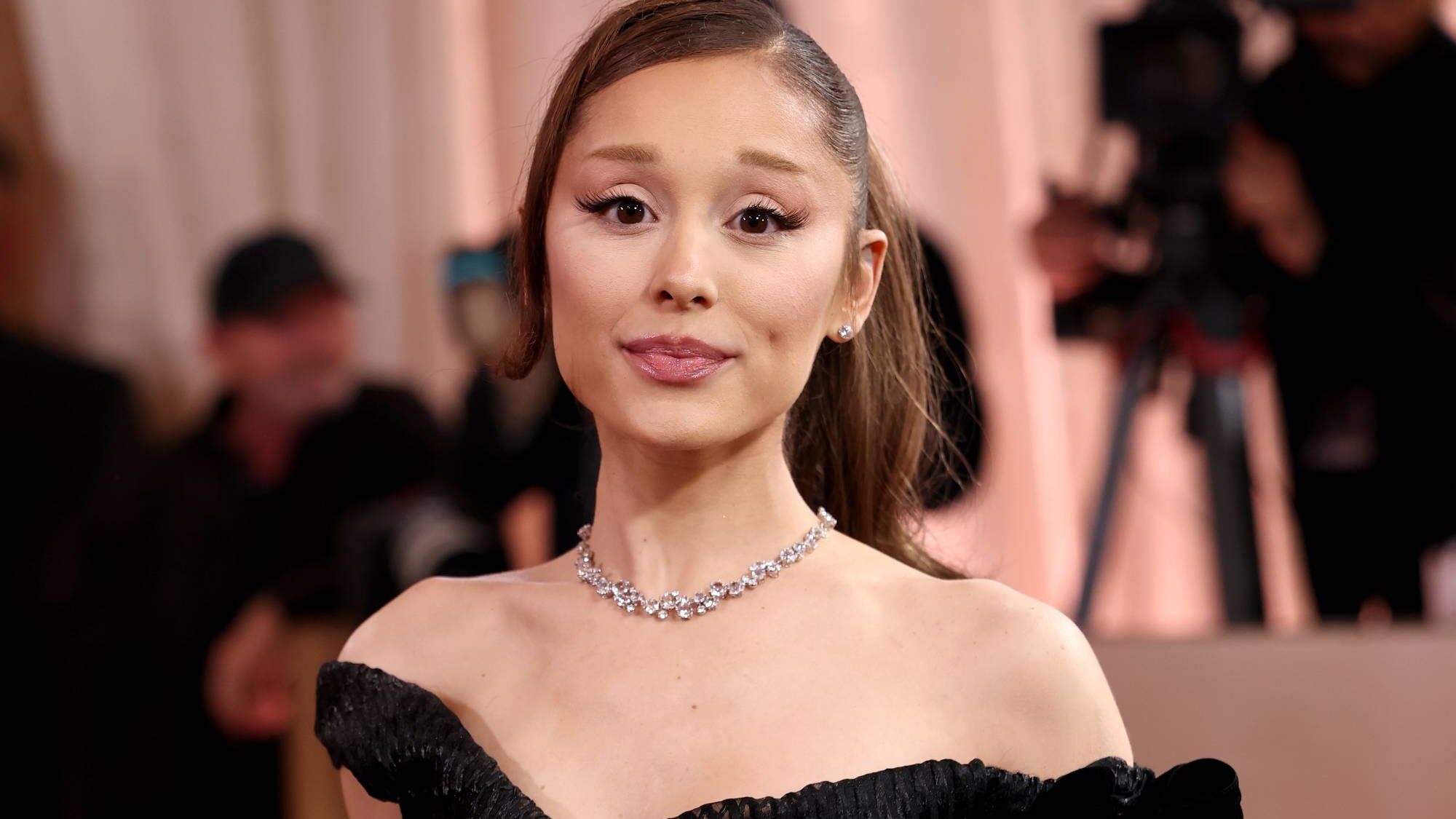 Ariana Grande deixa elenco de “American Horror Story” por conflitos de agenda com turnê