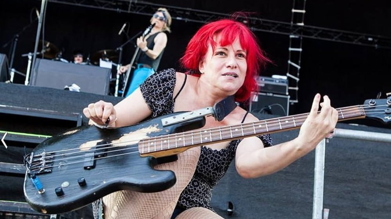 Jennifer Finch, baixista da L7, é diagnosticada com câncer cerebral agressivo