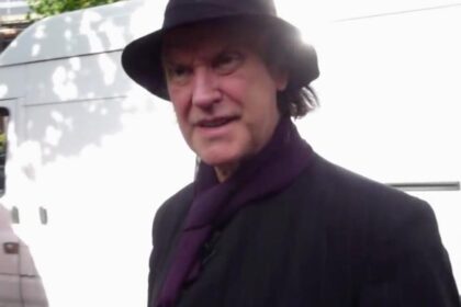Dave Davies dos Kinks critica livro sobre a banda após encontrar erros