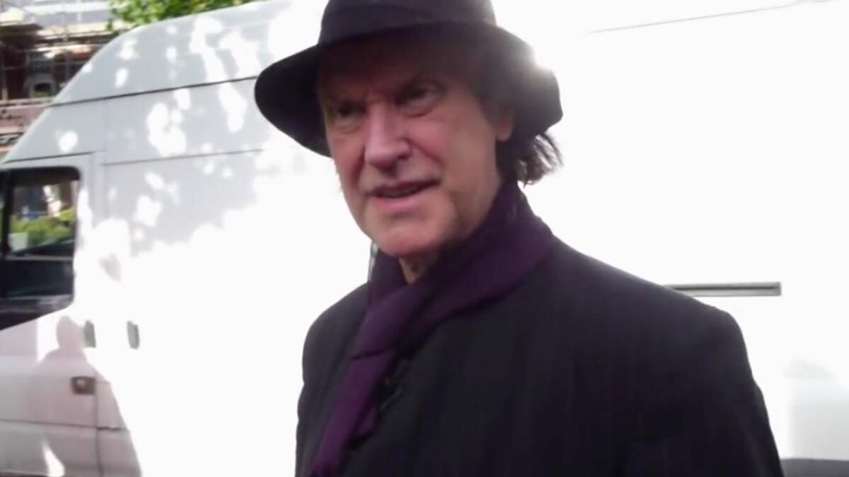 Dave Davies dos Kinks critica livro sobre a banda após encontrar erros