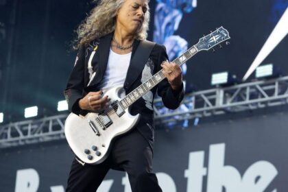 Kirk Hammett, do Metallica, sentiu-se mal por pagar pouco em leilão por guitarra de Neal Schon