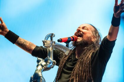 Jonathan Davis, do Korn, se casa no mesmo dia de Taylor Swift e Travis Kelce