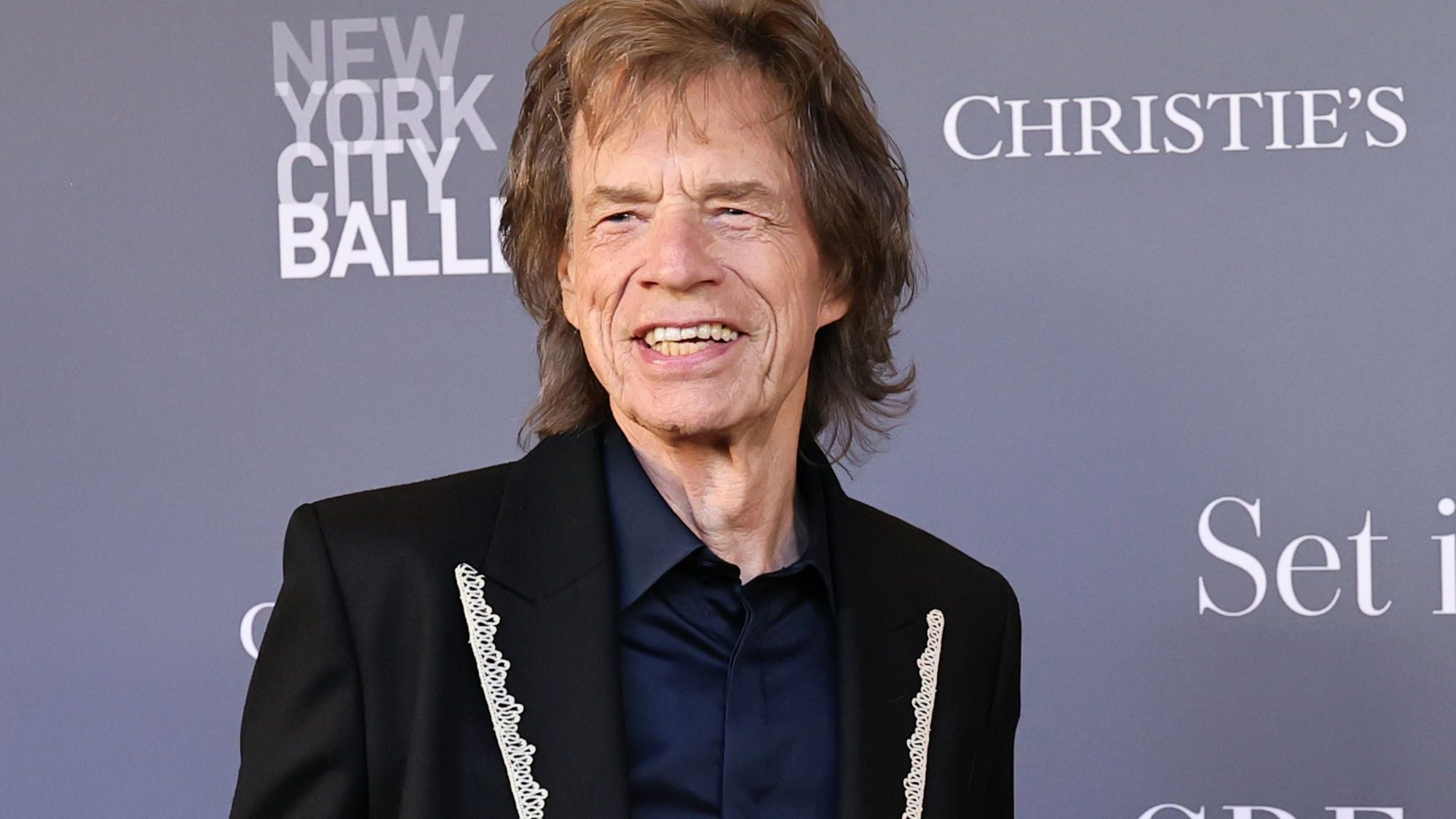 Mick Jagger explica por que prefere shows sem política: “Seu trabalho é fazê-los pirar”