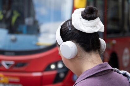Pesquisa revela que 41% dos britânicos não ouviram um álbum completo em um ano