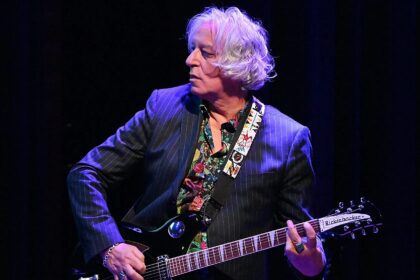 R.E.M. não vai voltar: Peter Buck descarta reunião e diz que não precisa de dinheiro