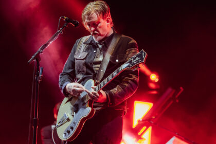 Josh Homme, do Queens Of The Stone Age, vai aparecer no “Celebrity Gogglebox”