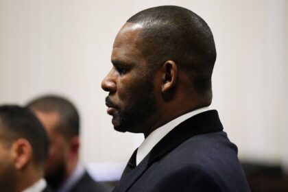 R. Kelly pede a Donald Trump para comutar sua sentença de 30 anos