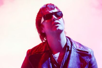 The Strokes encerram Coachella com vídeo que denuncia intervenção dos EUA