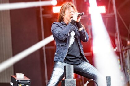 Todd La Torre, vocalista do Queensrÿche, revela que não faz aquecimentos nem aulas de canto