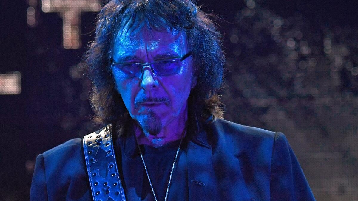 Tony Iommi prepara anúncio de nova música solo para 29 de julho
