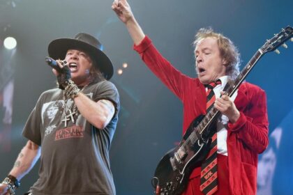 Duff McKagan relembra a ‘fofa’ insegurança de Axl Rose sobre seu papel no AC/DC