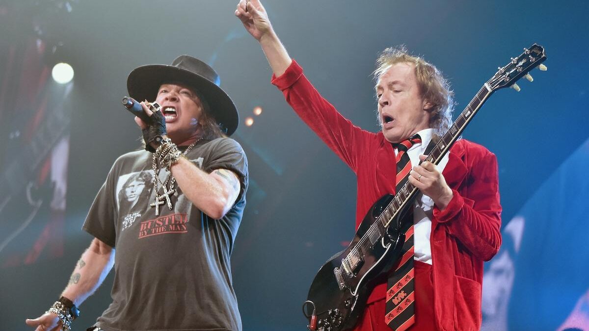 Duff McKagan relembra a ‘fofa’ insegurança de Axl Rose sobre seu papel no AC/DC