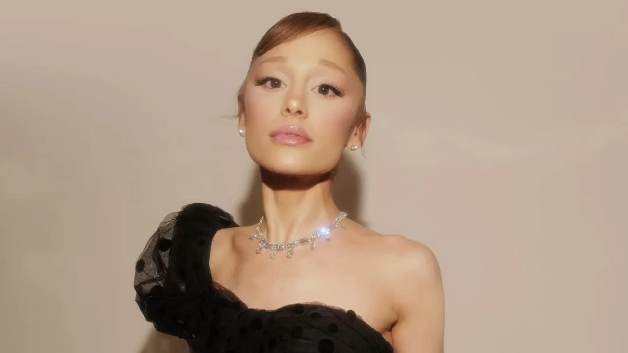 Ariana Grande anuncia pausa na carreira e deixa montagem de “Sunday In the Park with George”