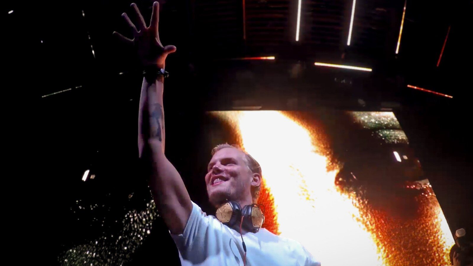 Avicii: Vídeo inédito de sua última performance é lançado