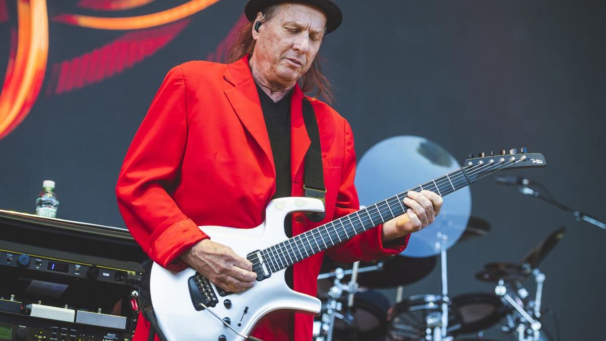 Beat de Adrian Belew anuncia turnê de 40 datas em 2026 com Terry Bozzio
