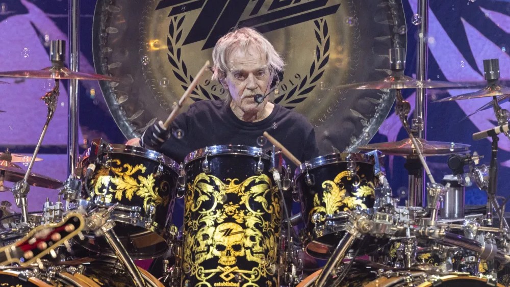 Frank Beard, baterista do ZZ Top, morre aos 77 anos