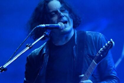 Jack White presta tributo a Dolly Parton com performance de “Jolene” em Londres