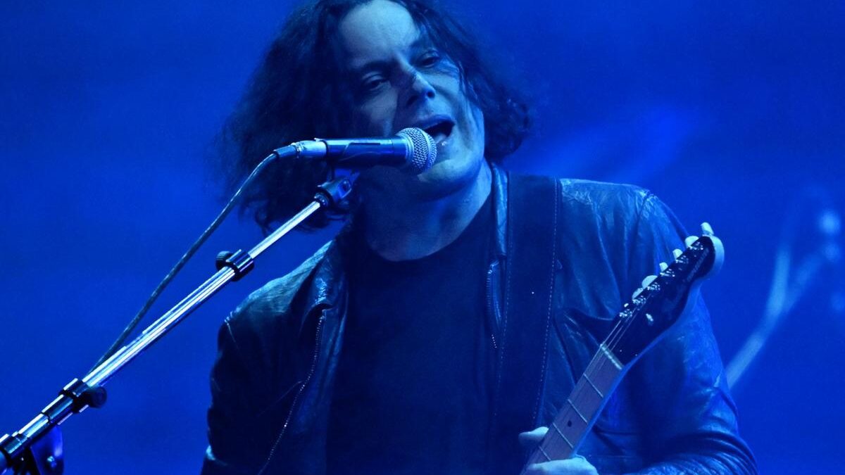 Jack White presta tributo a Dolly Parton com performance de “Jolene” em Londres
