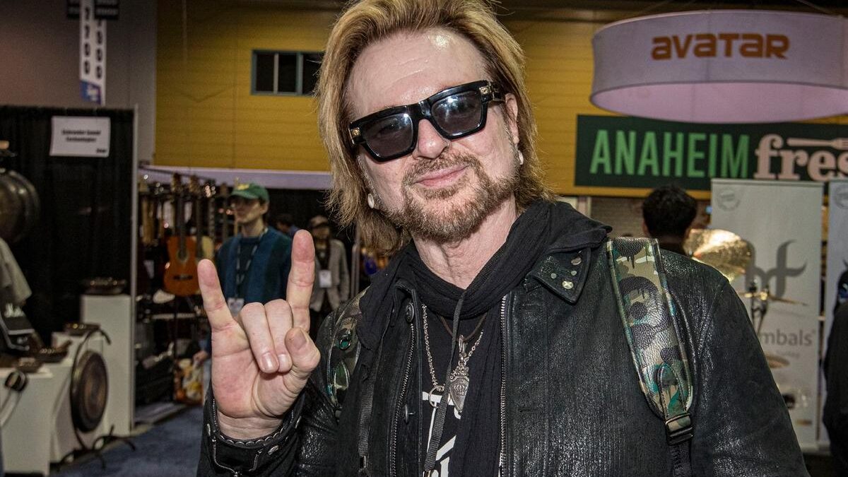 Rikki Rockett, do Poison, adiou autobiografia para não constranger os pais