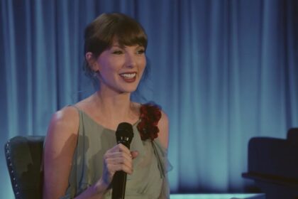 Taylor Swift reflete sobre suas raízes country e o álbum de estreia em entrevista