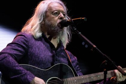 Roland Orzabal, do Tears for Fears, lança autobiografia “Welcome to Your Life”