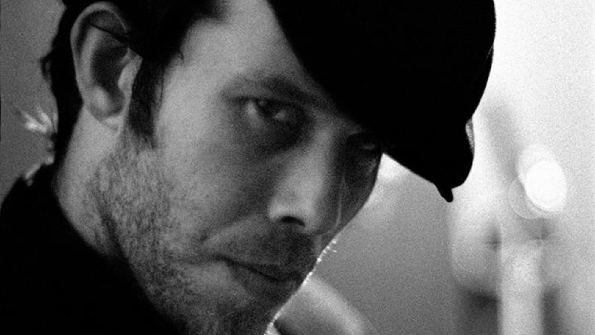 Tom Waits anuncia relançamento em vinil de “Small Change” com imagens de arquivo raras