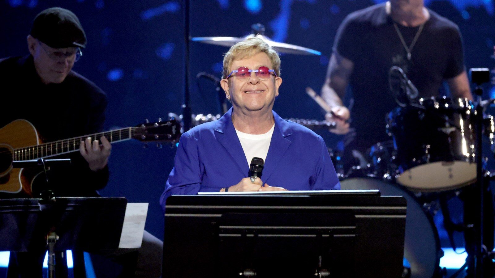 Turnstile lança “Never Enough: Versions” com participação de Elton John e outros artistas