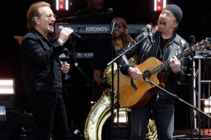 U2 revela letra reescrita de “Beautiful Day” em tributo a Glen Hansard