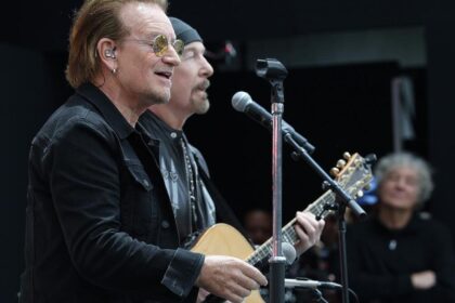 U2 lança cover de The Pogues para álbum tributo a Shane MacGowan