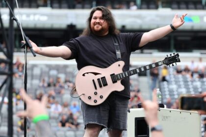 Wolfgang Van Halen vence aposta com crítico de redes sociais após cinco anos