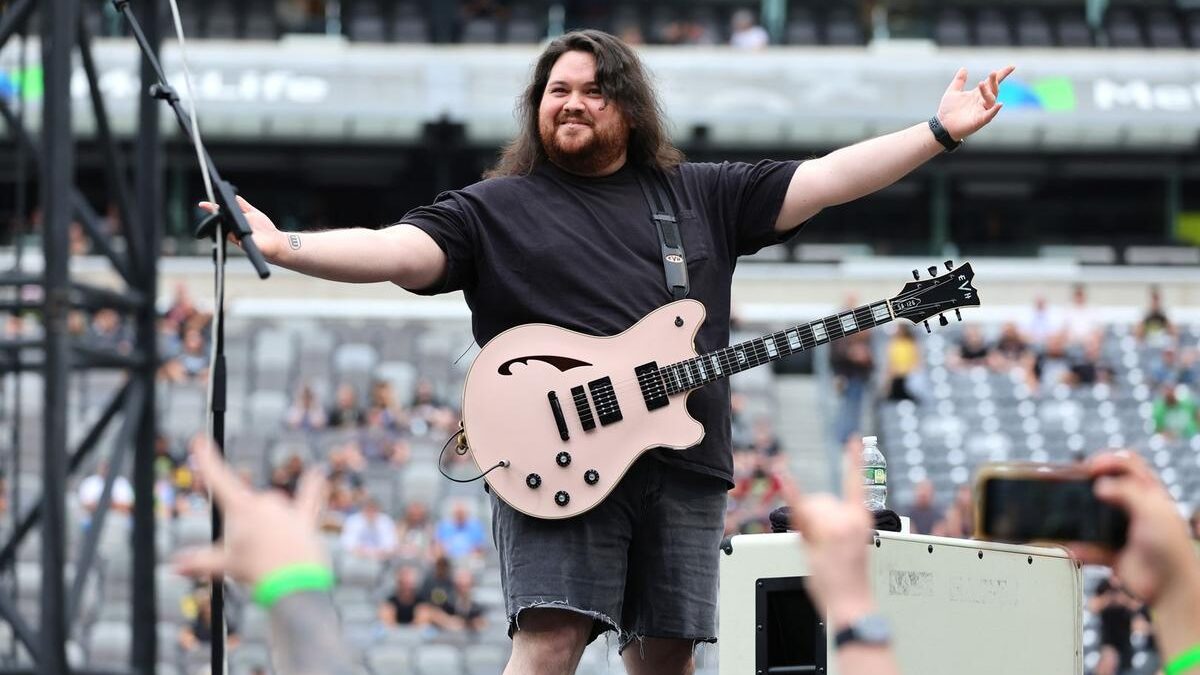 Wolfgang Van Halen vence aposta com crítico de redes sociais após cinco anos