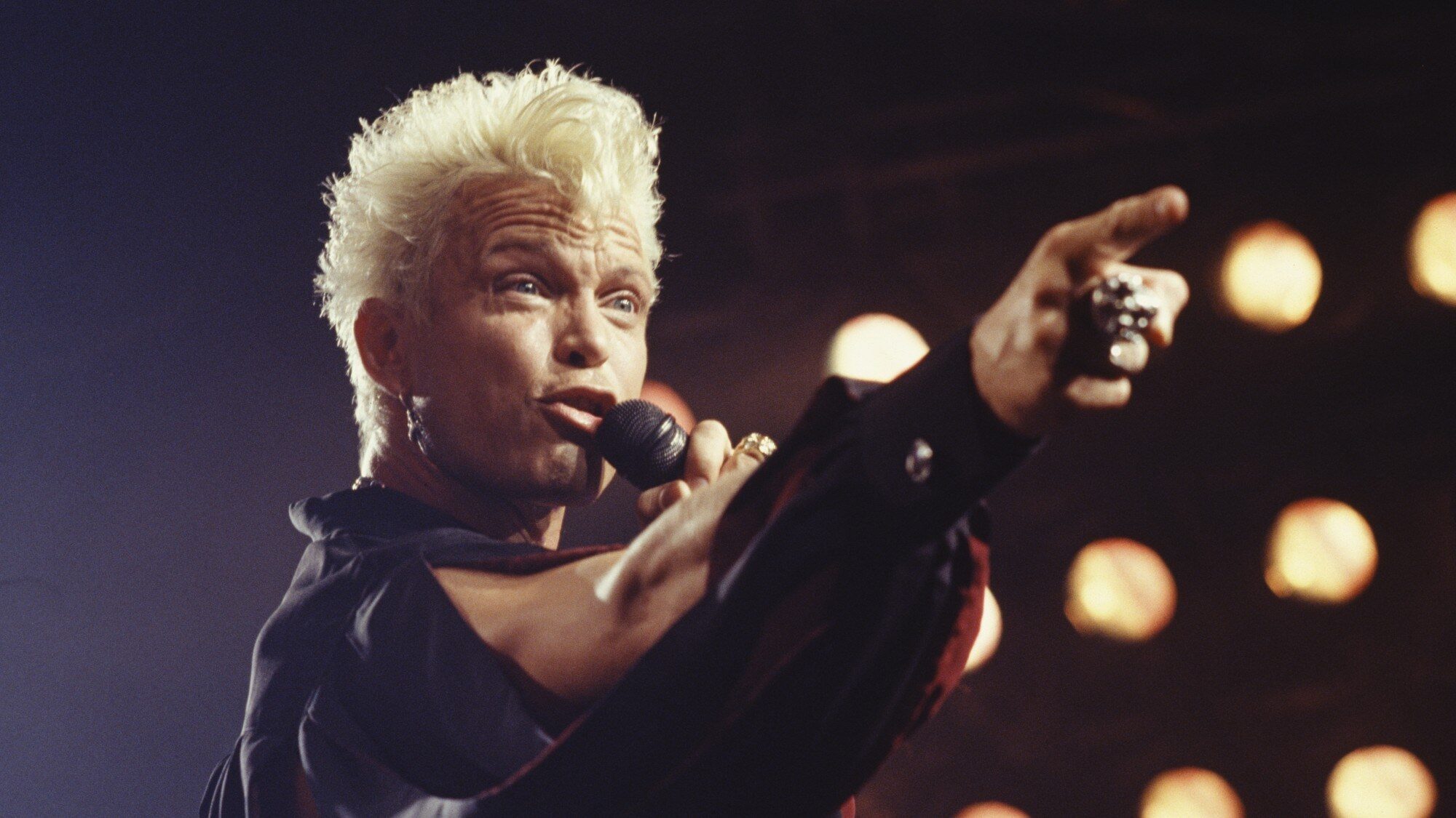 3 músicas New Wave de 1990 que tentaram manter os anos 80 vivos