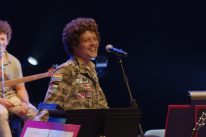 Chico Chico e Orquestra Sesiminas lançam terceiro ato de show ao vivo
