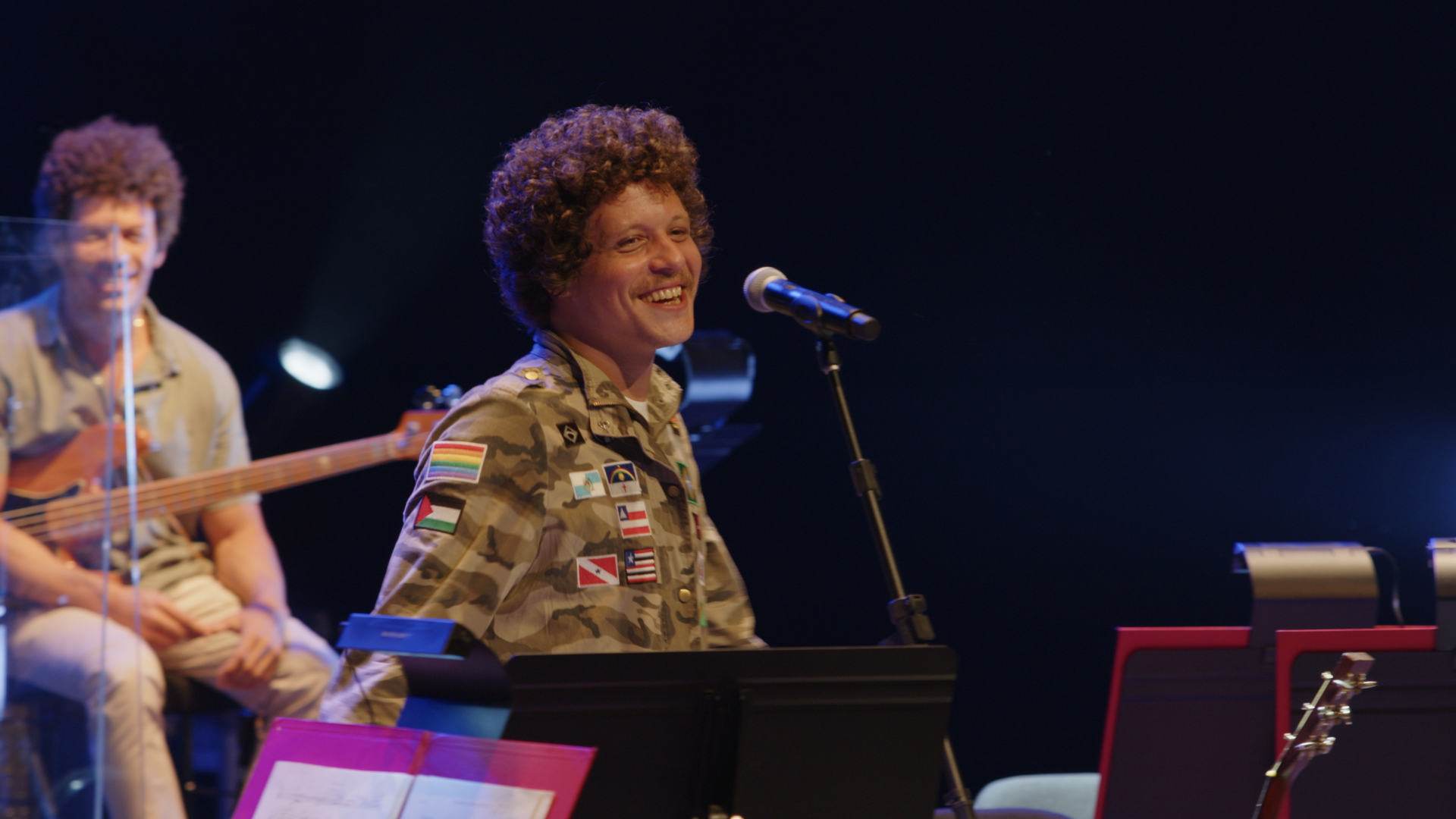 Chico Chico e Orquestra Sesiminas lançam terceiro ato de show ao vivo