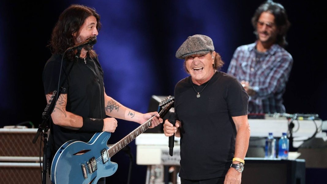 Foo Fighters abre show do AC/DC e Dave Grohl brinca com possibilidade de turnê conjunta