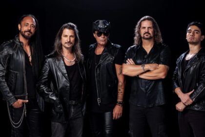Em Paris, Angra celebra 30 anos de “Holy Land” com participação de Kiko Loureiro