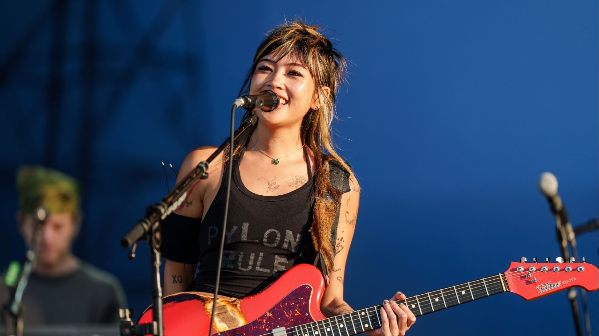 Beabadoobee lança “Pylon”, seu quarto álbum, com som de guitarra agressivo