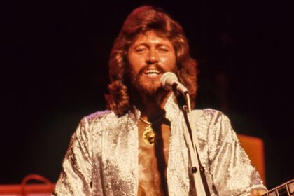 Barry Gibb: o rei da disco que compôs sucessos para Dolly Parton e Diana Ross