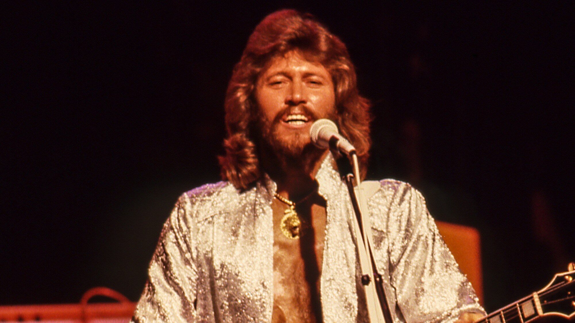 Barry Gibb: O Rei da Disco que Compôs Sucessos para Dolly Parton e Diana Ross