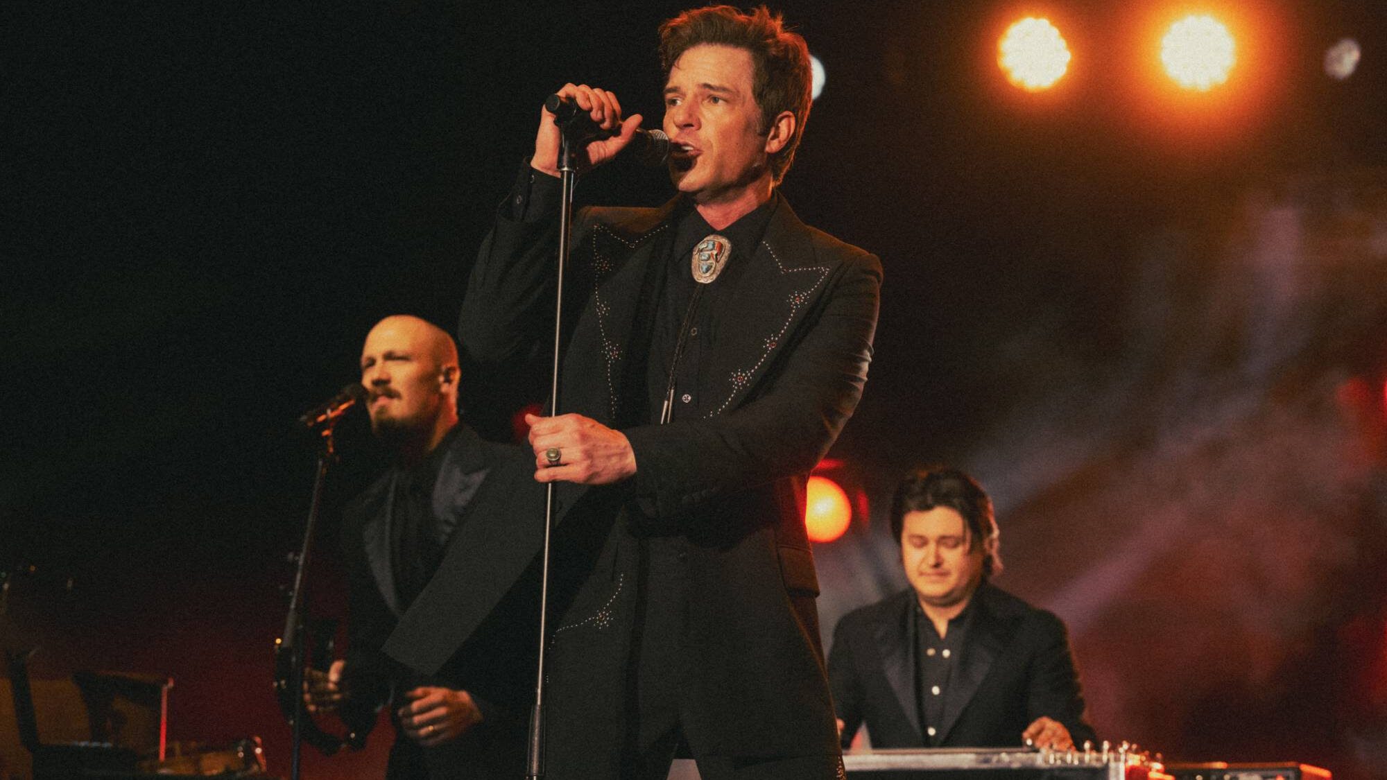 Brandon Flowers canta “An american dream” no “Fallon” e dá detalhes sobre próximo álbum do The Killers