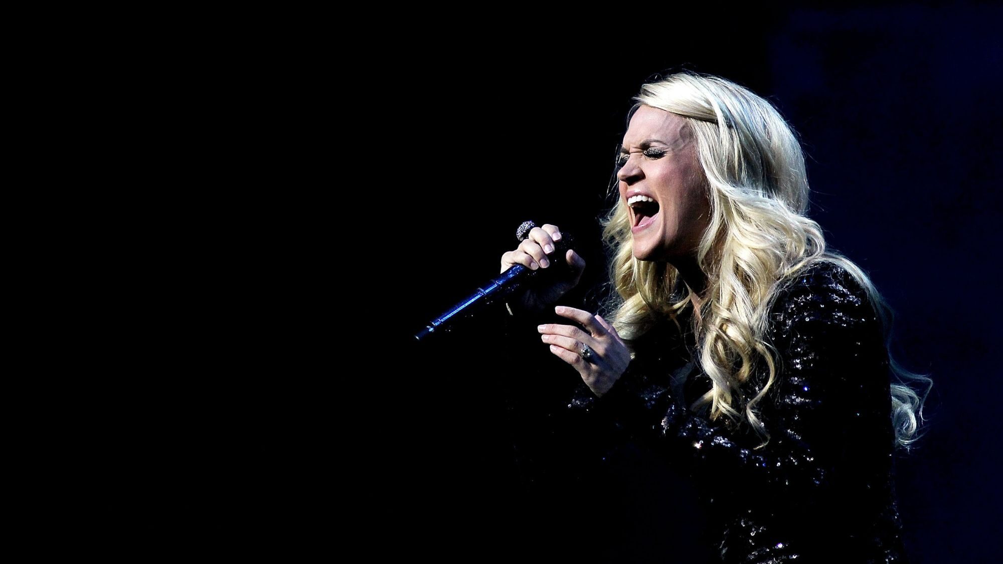 Carrie Underwood explora sonoridades do rock com ajuda de Axl Rose