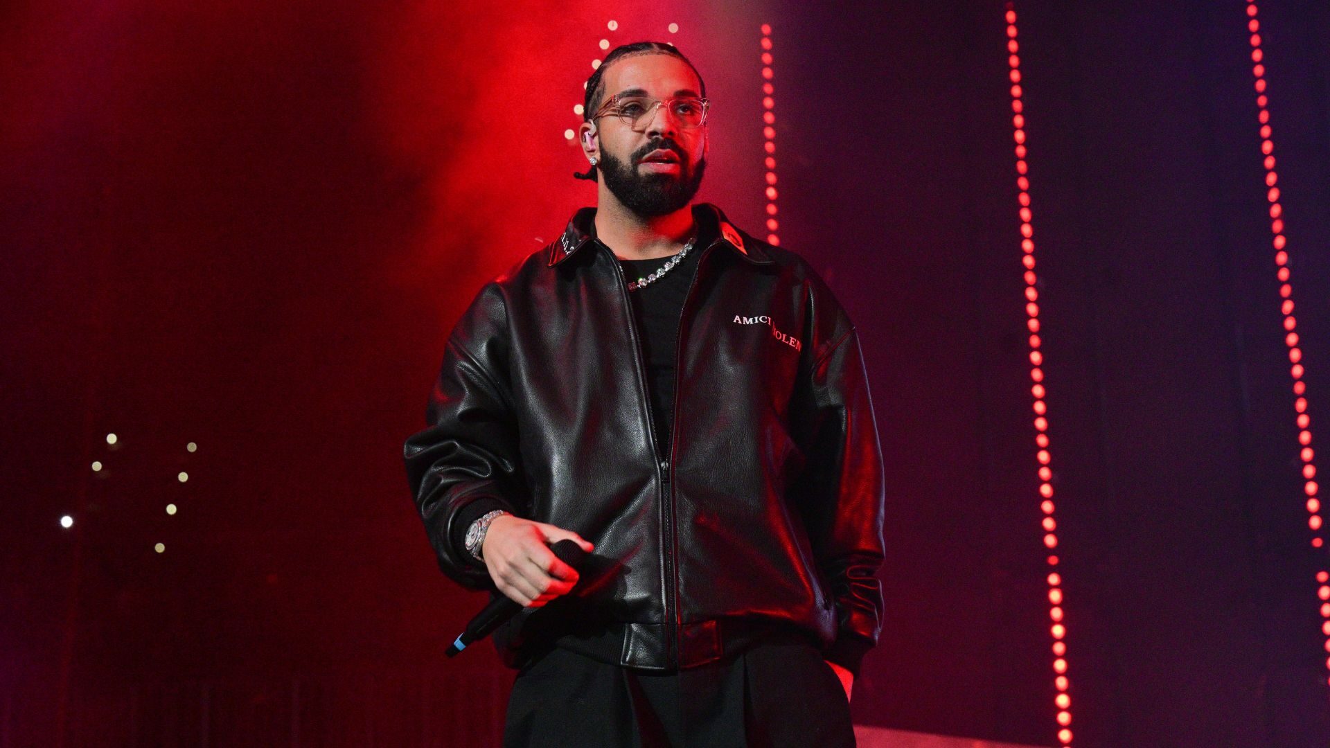 Drake lança vídeo de “FOMO” com participações de Ella Langley e Don Toliver