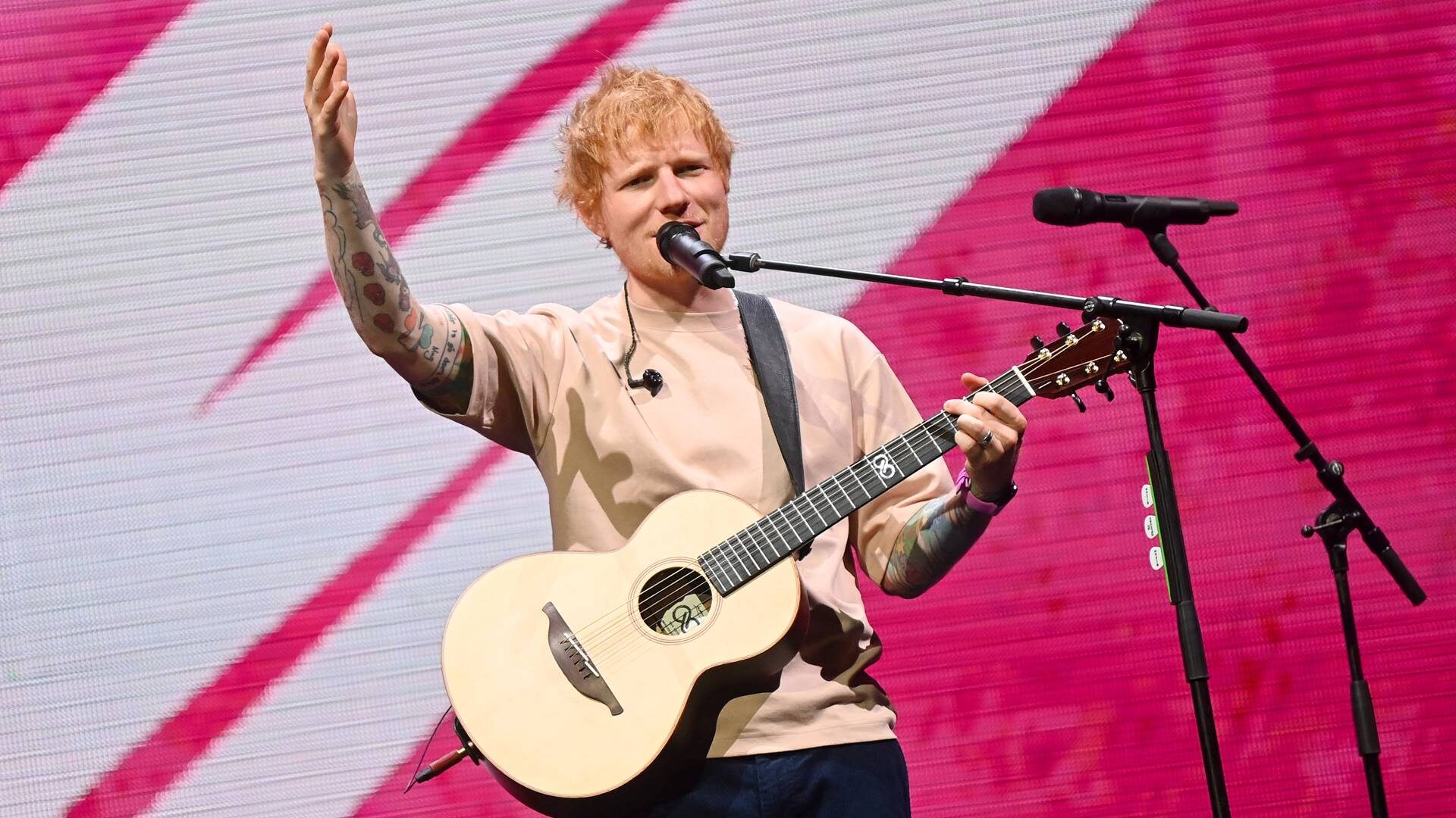 Ed Sheeran se emociona ao falar sobre Palestina após polêmica com Macklemore