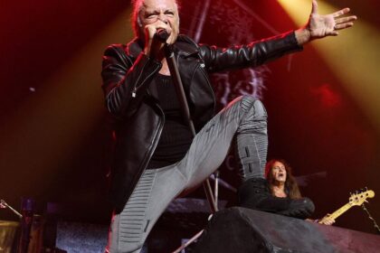 Iron Maiden anuncia turnê mundial até 2026 e pausa em 2027; Bruce Dickinson revela álbum solo