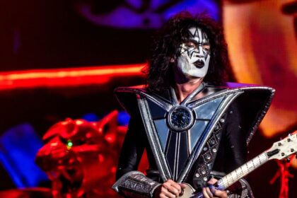 Tommy Thayer revela detalhes de nova música do Kiss escrita por Paul Stanley