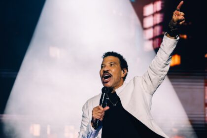 Lionel Richie cancela três shows após procedimento cardíaco