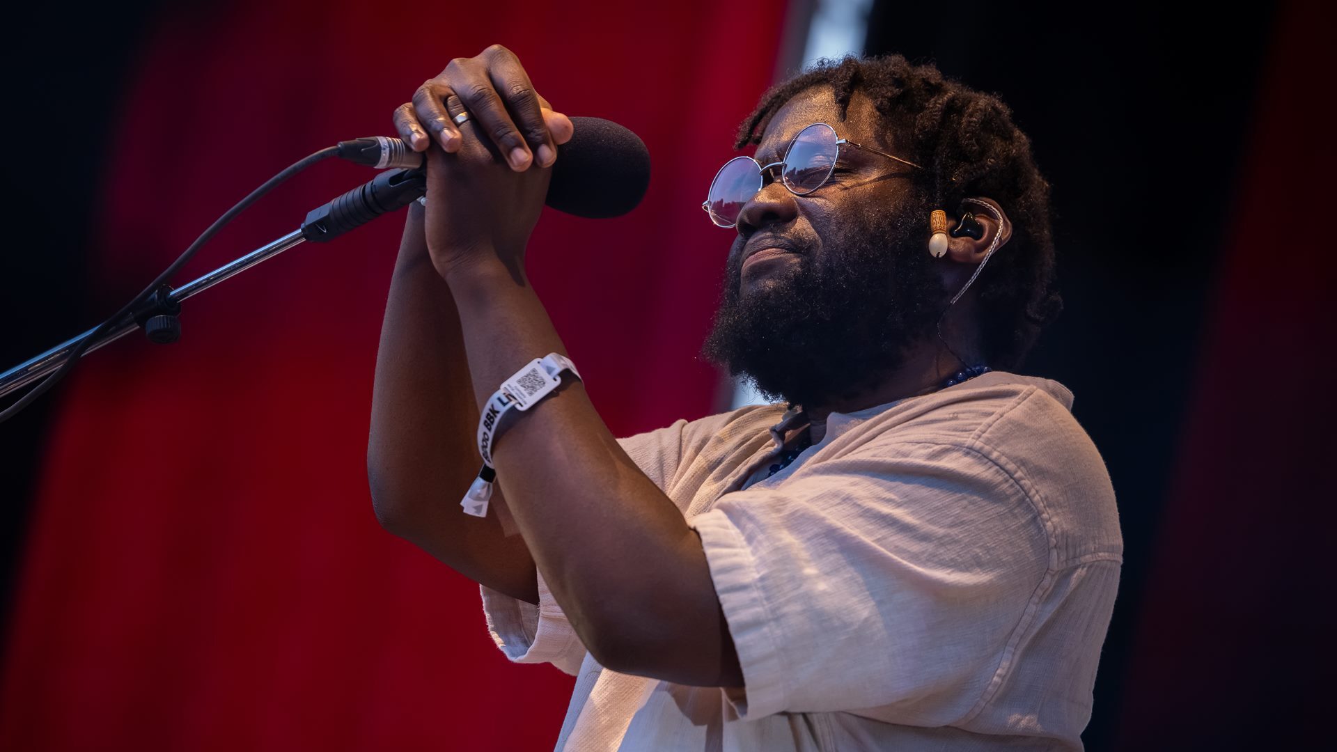 Michael Kiwanuka revela lesão cerebral grave após derrame e anuncia novo álbum